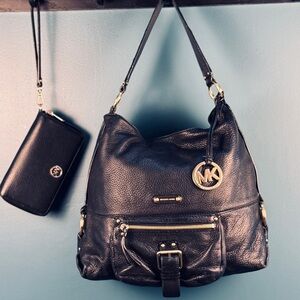 MICHAEL KORS Black Leather Hobo Shoulder Bag + Wallet | Gold Hardware | MK Charm